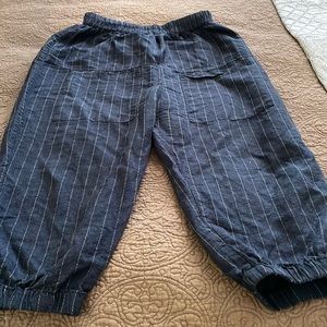 Balloon pants in Linen, barrel shape.